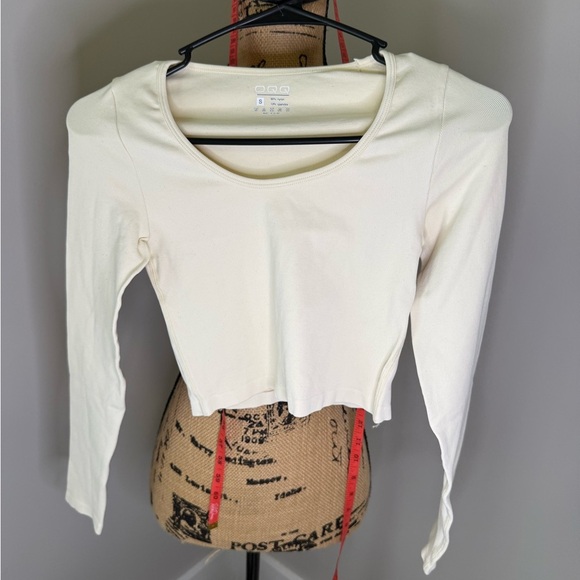Elegant Cream Long Sleeve Crop Top - Picture 4 of 7